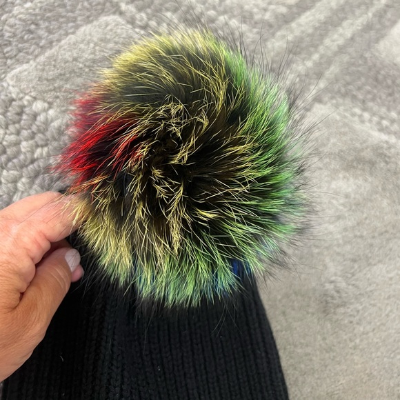 Neiman Marcus Pom hat with real fox fur. - Picture 2 of 3